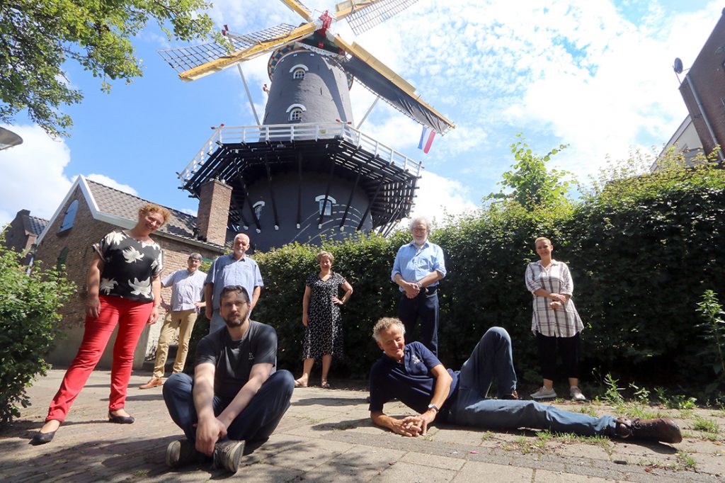 De stichting Vrienden Klarendalse Molen verbindt en onderhoudt