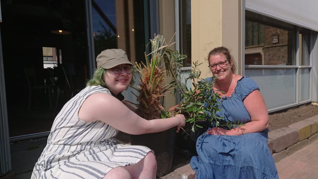 plantenasiel aan de Beekstraat met Karenina en Vivian